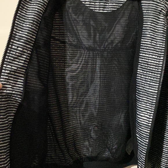 NIKE Size M Ladies Jacket In Perfect Cond - Picture 6 of 8